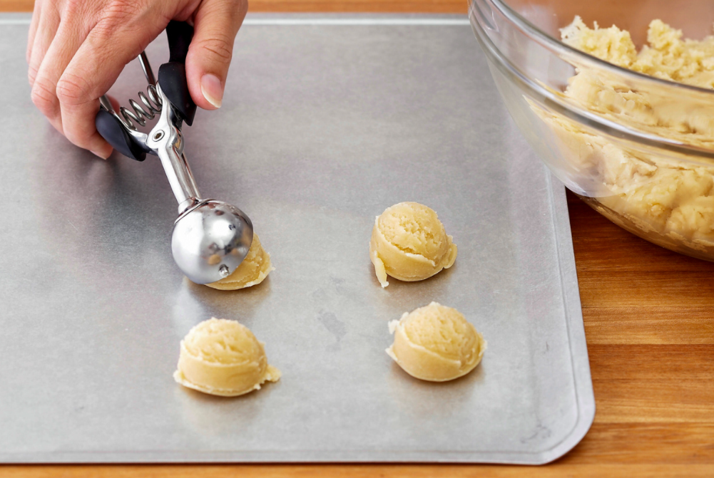 Cookie Sheet vs Baking Sheet: Which is Right for You?