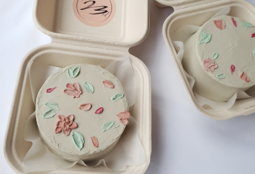 Lunch Box Cake: Fun and Easy Treats to Share with Friends