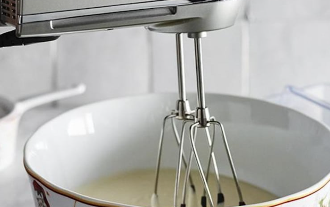 How to Use a Hand Mixer? Oh Snap! Cupcakes