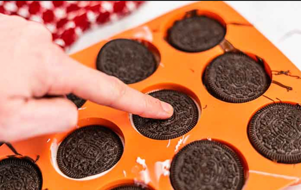 How To Make Chocolate Covered Oreos With Mold?
