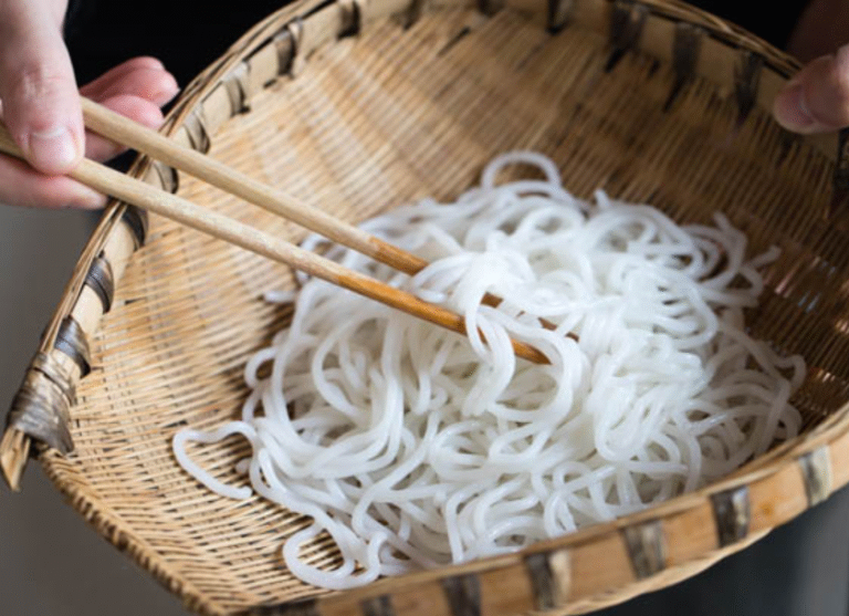 Comparing Egg Noodle vs Rice Noodle Benefits & Differences Oh Snap